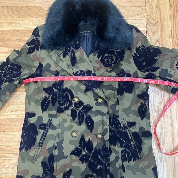 Banana Republic Rose Pattern Camo Jacket w/ Removable Collar - Size M - Picture 10 of 12